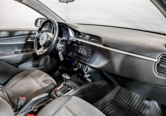 Подержанный автомобиль Kia Rio Hatchback 2021 года (10 фото)