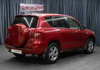 Подержанный автомобиль Toyota RAV4 2006 года (4 фото)