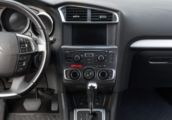 Подержанный автомобиль Citroen C4 Sedan 2014 года (14 фото)