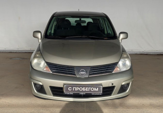 Подержанный автомобиль Nissan Tiida Hatchback 2008 года (2 фото)