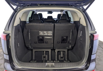 Подержанный автомобиль Kia Carnival 2021 года (11 фото)