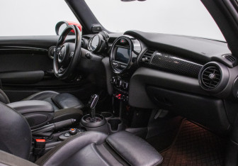 Подержанный автомобиль MINI Hatch 2019 года (9 фото)