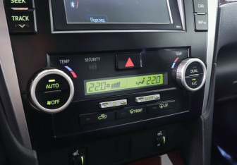 Подержанный автомобиль Toyota Camry Sedan 2012 года (15 фото)