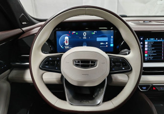 Подержанный автомобиль Geely Monjaro 2023 года (12 фото)