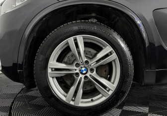 Подержанный автомобиль BMW X5 2017 года (7 фото)