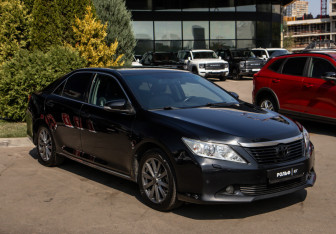 Подержанный автомобиль Toyota Camry Sedan 2013 года (2 фото)