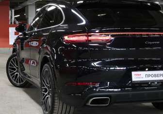 Подержанный автомобиль Porsche Cayenne 2020 года (26 фото)