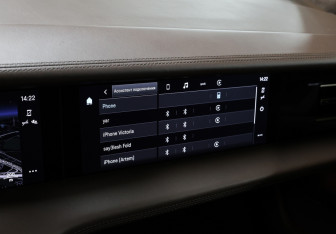 Подержанный автомобиль Porsche Taycan 2021 года (20 фото)