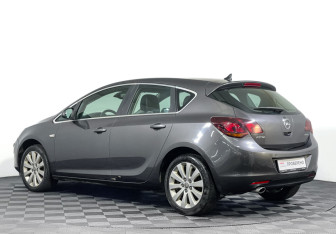 Подержанный автомобиль Opel Astra Hatchback 2010 года (7 фото)