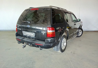 Подержанный автомобиль Ford Explorer 2003 года (6 фото)