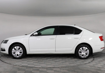 Подержанный автомобиль Skoda Octavia Liftback 2019 года (8 фото)