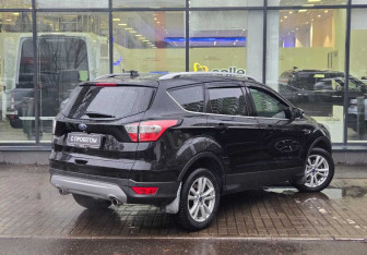 Подержанный автомобиль Ford Kuga 2019 года (8 фото)