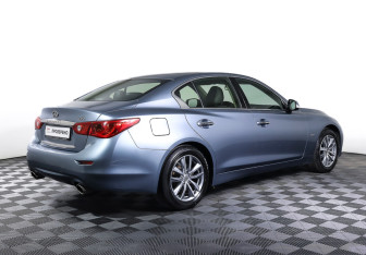 Подержанный автомобиль Infiniti Q50 2016 года (5 фото)