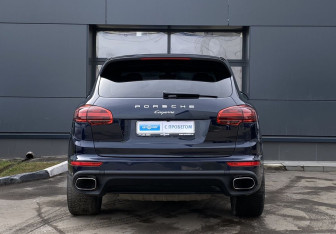 Подержанный автомобиль Porsche Cayenne 2015 года (6 фото)