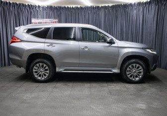 Подержанный автомобиль Mitsubishi Pajero Sport 2019 года (4 фото)