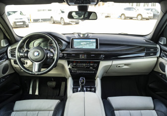 Подержанный автомобиль BMW X6 2015 года (16 фото)