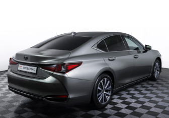 Подержанный автомобиль Lexus ES 2020 года (5 фото)