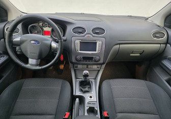 Подержанный автомобиль Ford Focus Wagon 2010 года (11 фото)