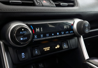 Подержанный автомобиль Toyota RAV4 2020 года (27 фото)