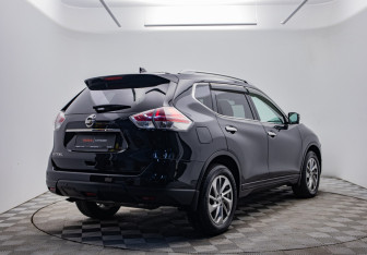 Подержанный автомобиль Nissan X-Trail 2017 года (5 фото)