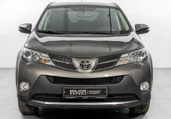 Подержанный автомобиль Toyota RAV4 2014 года (2 фото)