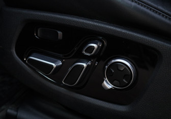 Подержанный автомобиль Kia K900 2019 года (16 фото)