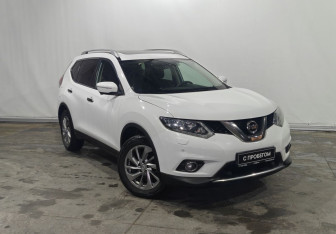 Подержанный автомобиль Nissan X-Trail 2015 года (3 фото)
