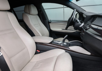 Подержанный автомобиль BMW X6 2012 года (10 фото)