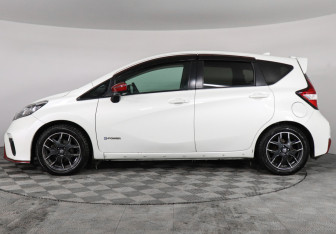 Подержанный автомобиль Nissan Note 2018 года (8 фото)