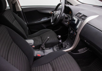 Подержанный автомобиль Toyota Corolla Sedan 2008 года (9 фото)