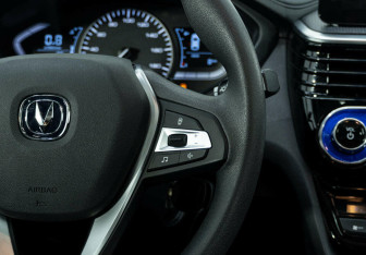 Подержанный автомобиль Changan Alsvin 2023 года (10 фото)