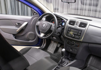 Подержанный автомобиль Renault Logan Sedan 2014 года (11 фото)
