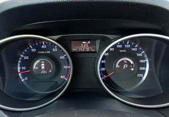 Подержанный автомобиль Hyundai ix35 2012 года (22 фото)