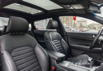 Подержанный автомобиль Kia Optima Sedan 2018 года (13 фото)