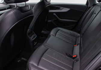 Подержанный автомобиль Audi A4 Sedan 2018 года (11 фото)