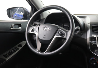 Подержанный автомобиль Hyundai Solaris Hatchback 2015 года (15 фото)