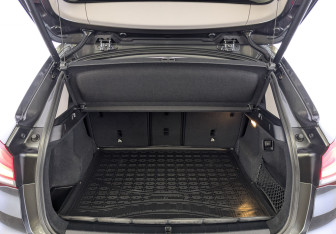 Подержанный автомобиль BMW X1 2022 года (10 фото)