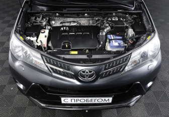 Подержанный автомобиль Toyota RAV4 2015 года (9 фото)