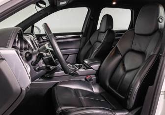 Подержанный автомобиль Porsche Cayenne 2015 года (14 фото)