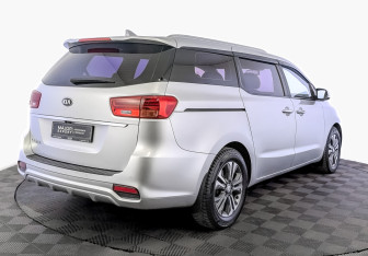 Подержанный автомобиль Kia Carnival 2019 года (5 фото)
