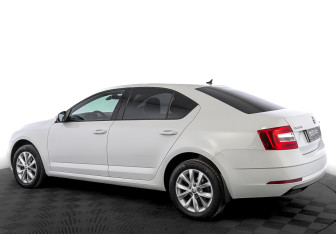 Подержанный автомобиль Skoda Octavia Liftback 2018 года (7 фото)