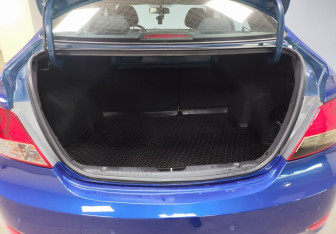 Подержанный автомобиль Hyundai Solaris Sedan 2011 года (14 фото)