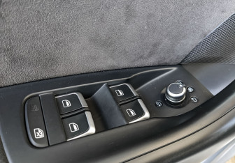 Подержанный автомобиль Audi Q3 2017 года (25 фото)