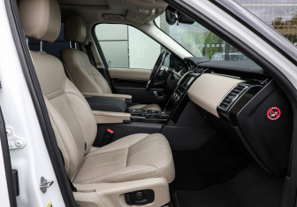 Подержанный автомобиль Land Rover Discovery 2018 года (11 фото)