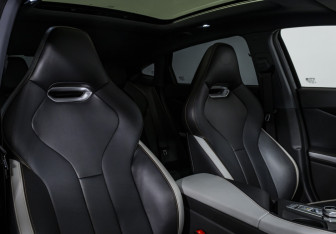 Подержанный автомобиль Changan UNI-V 2024 года (12 фото)