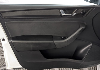 Подержанный автомобиль Skoda Rapid Liftback 2021 года (18 фото)