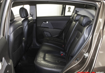 Подержанный автомобиль Kia Sportage 2011 года (10 фото)