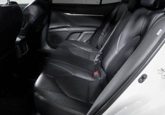 Подержанный автомобиль Toyota Camry Sedan 2022 года (10 фото)