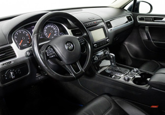 Подержанный автомобиль Volkswagen Touareg 2015 года (7 фото)