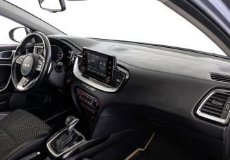 Подержанный автомобиль Kia Ceed Wagon 2021 года (13 фото)